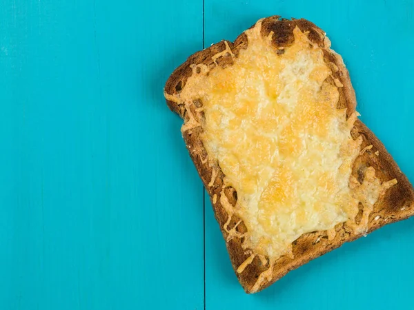 Plakje kaas op toast — Stockfoto