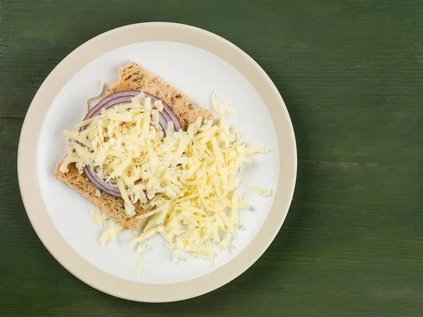 Açık peynir ve soğan tost Sandwich — Stok fotoğraf