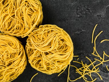 İyi yumurta Noodles yuva pişmemiş Çince stil