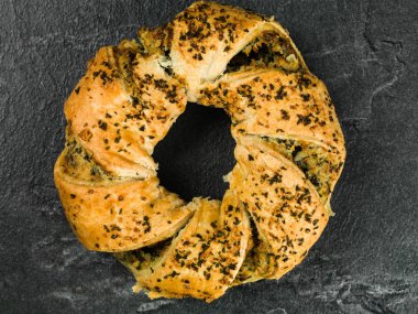 Beyaz peynir ve ıspanak Spanakopita numaralı seribaşı rulo