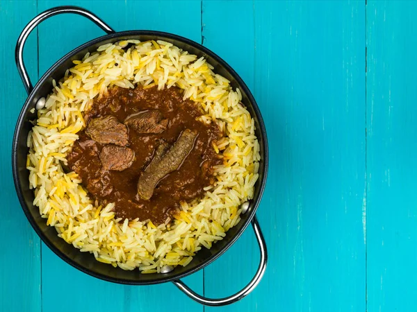 Sığır eti Madras köri aromatik pilavı pilav ile