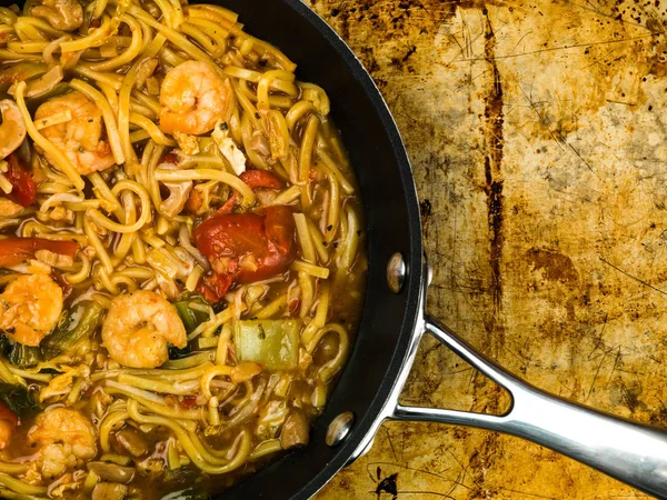 Tay baharatlı Kral karides erişte