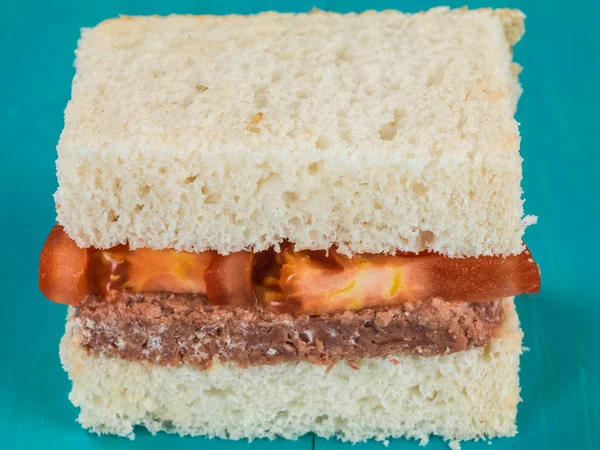 Corned Beef and Tomato White Bread Sandwich — Stock Photo, Image