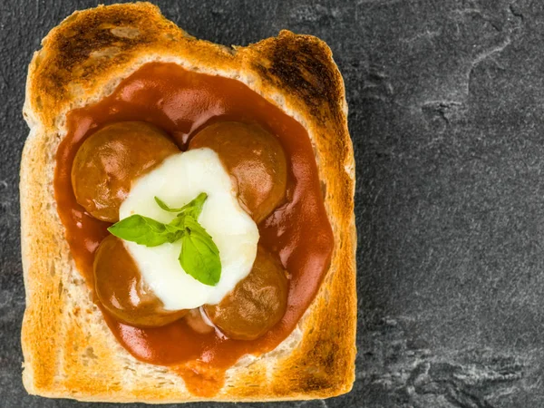Meatballs in Tomato Sauce With Mozzarella Cheese on Toast — Stock Photo, Image