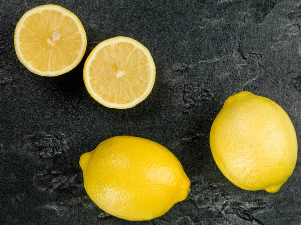 Čerstvé zralé šťavnaté citrusové citrony — Stock fotografie