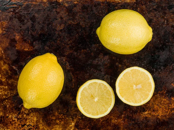 新鮮な熟したジューシーなシトラス レモン — ストック写真