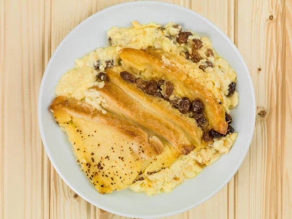 Budino tradizionale di pane e burro Dolce al forno — Foto Stock