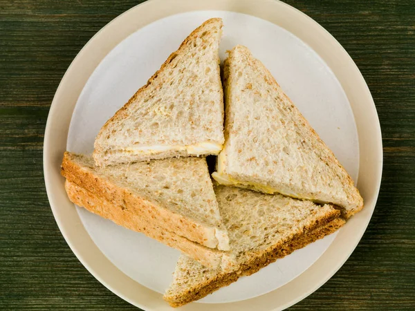 Vrije uitloop ei en mayonaise Sandwich in volkoren brood — Stockfoto