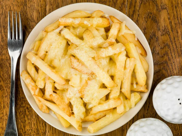 Skål med stekt och grillad Cheesy Chips — Stockfoto