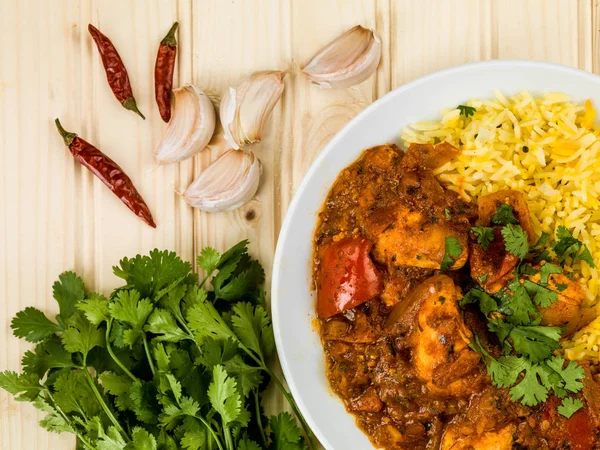 Pollo Jalfrezi Curry con riso speziato Basmati — Foto Stock