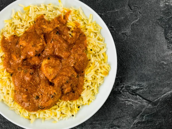Csirke Tikka Masala Curry Basmati rizzsel — Stock Fotó