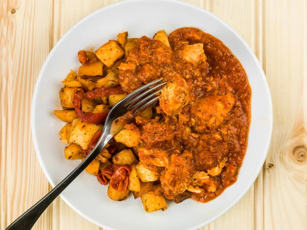 İspanyol tarzı Bravas tavuk Tapas kızartma patates ile