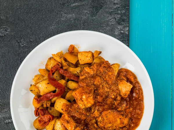 İspanyol tarzı Bravas tavuk Tapas kızartma patates ile