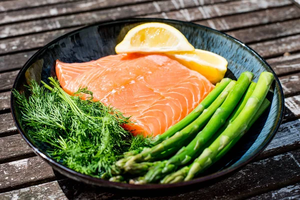 Fresh Healthy Salmon Fillet With Asparagus and Herbs — Stock Photo, Image
