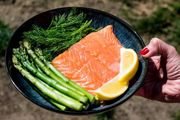 Fresh Healthy Salmon Fillet With Asparagus and Herbs — Stock Photo, Image