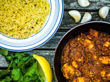 Tavuk Balti Hint köri paket servisi olan restoran yemek Wth Pillau pirinç