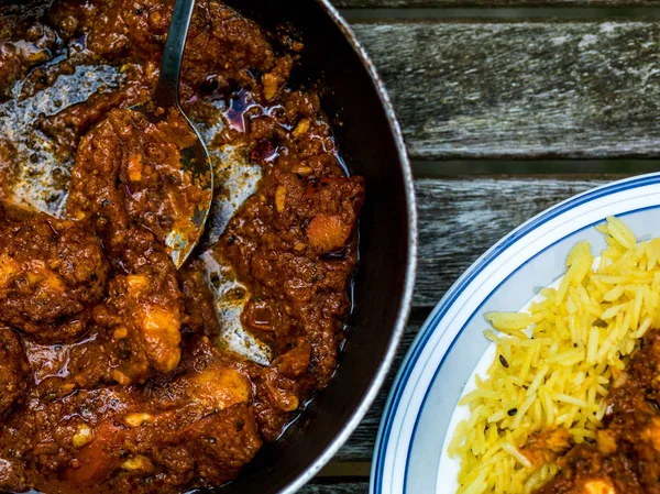 Chicken Balti Indian Curry Takeaway Meal Wth Pillau Rice — Stock Photo, Image
