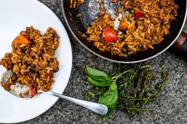 Sığır eti biber ve pirinç tatlı patates ile