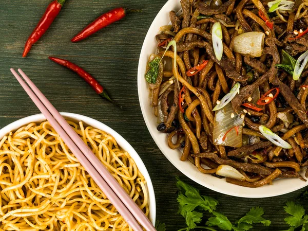Shanghai kızarmış biftek ve Udon erişte
