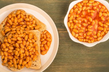 Tost domates soslu Fırında fasulye