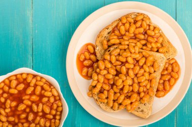 Tost domates soslu Fırında fasulye
