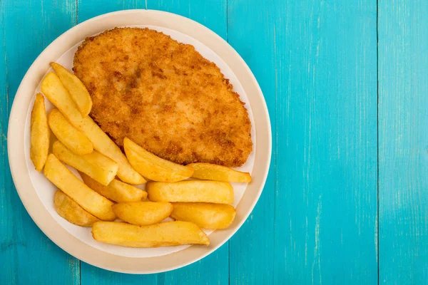 Breaded Chicken Fillet With Chunky Chips — Stock Photo, Image