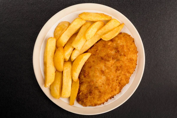 Breaded Chicken Fillet With Chunky Chips — Stock Photo, Image