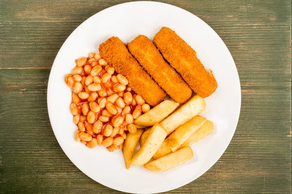 Grilled Cod Fish Fingers With Chunky Chips And Baked Beans in Tomato Sauce — Stock Photo, Image