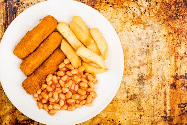 Grilled Cod Fish Fingers With Chunky Chips And Baked Beans in Tomato Sauce — Stock Photo, Image