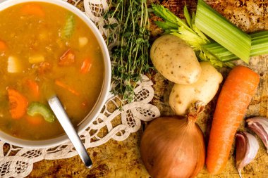 Ev yapımı tıknaz sebze çorbası