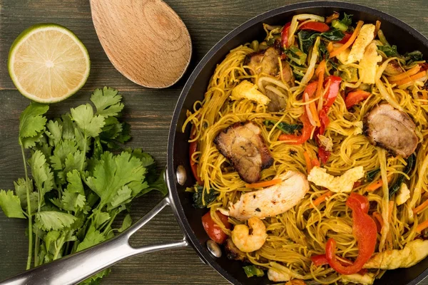 Çin stili Asya baharatlı Singapur erişte