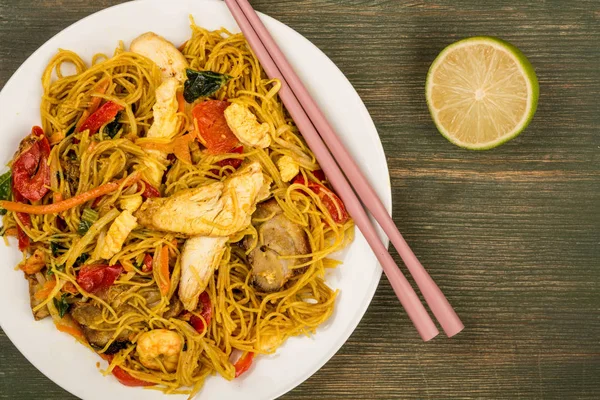 Estilo chino asiático picante fideos de Singapur — Foto de Stock