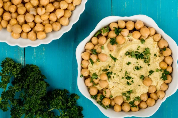 Hummus con garbanzos y pan Pitta —  Fotos de Stock