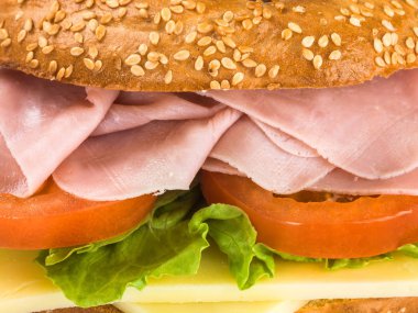 Ham domates ve peynir salata susamlı simit