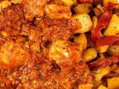 İspanyol tarzı Bravas tavuk Tapas kızartma patates ile