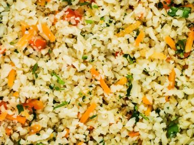 Sarımsak ve zencefil karnabahar pirinç