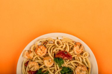 Kral karides Bucatini İtalyan tarzı yemek