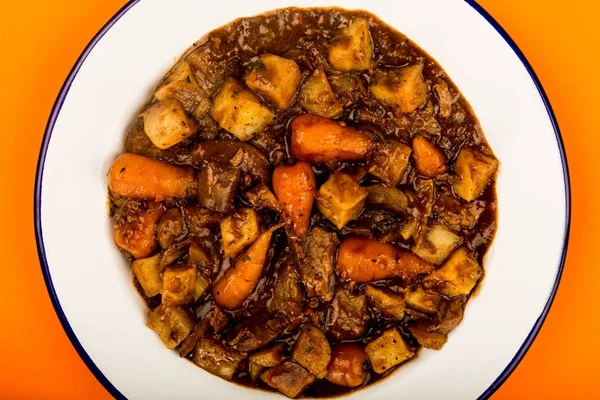 Beef and Red wine Casserole With Roast Potatoes Carrots and Mush — Stock Photo, Image