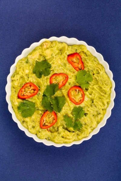 Stil vegetarian mexican Guacomole Dip Alimente Cu Chillies Roșii — Fotografie, imagine de stoc