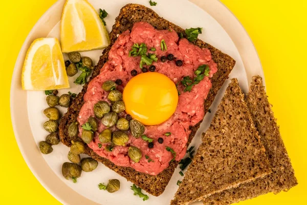 Steak Tartare With Capers and A Raw Egg — Stock Photo, Image