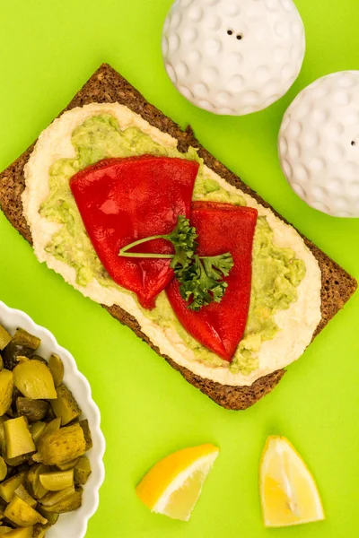 Red Peppers With Avocado and Hummus On Rye Open Face Sandwich — Stock Photo, Image