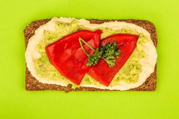 Red Peppers With Avocado and Hummus On Rye Open Face Sandwich — Stock Photo, Image