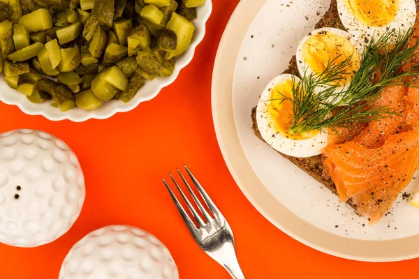 Smoked Salmon With boiled Eggs Open Face Sandwich On Rye Bread — Stock Photo, Image