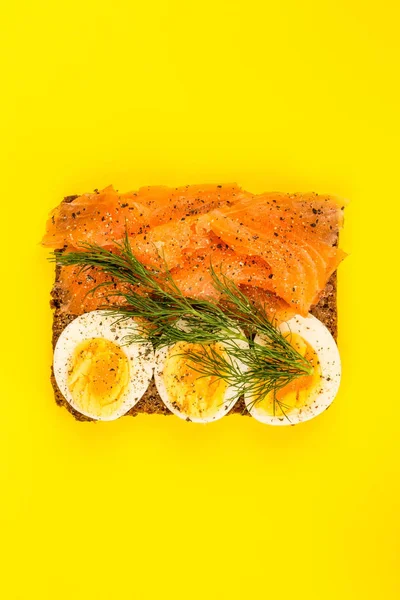 Smoked Salmon With boiled Eggs Open Face Sandwich On Rye Bread — Stock Photo, Image