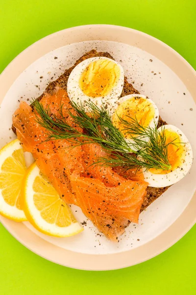 Smoked Salmon With boiled Eggs Open Face Sandwich On Rye Bread — Stock Photo, Image