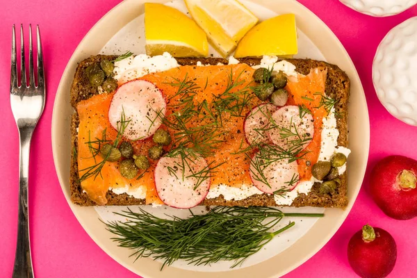 Smoked Salmon With Cream Cheese and Radishes Open Face Rye Bread — Stock Photo, Image