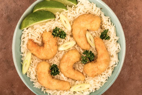 Estilo japonés Tempura gambas fritas con arroz en un tazón — Foto de Stock