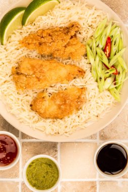 Japon tarzı derin kızarmış tavuk Tempura pirinç