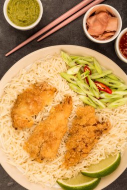 Japon tarzı derin kızarmış tavuk Tempura pirinç