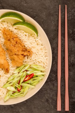 Japon tarzı derin kızarmış tavuk Tempura pirinç